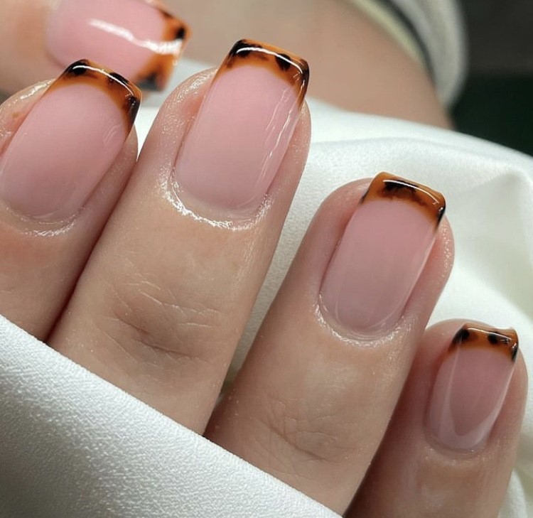 45+ Short French Nails For An Elegant Mani - Betty Beautylicious